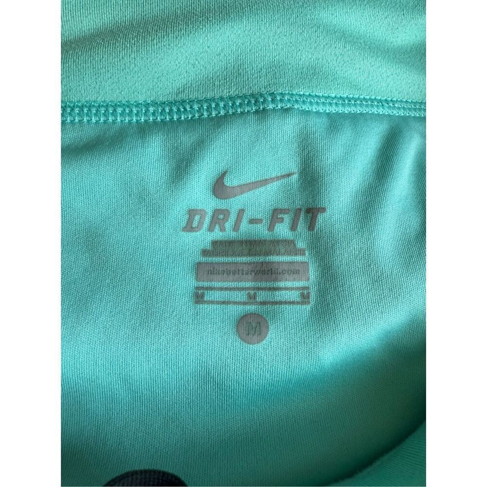 Nike - Picture 3 of 5